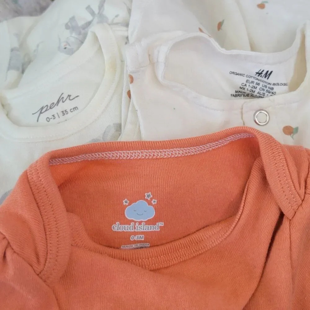 Newborn Clothes (0 to 3 Months ) - 10 Pieces - Great Condition - Gender Neutral